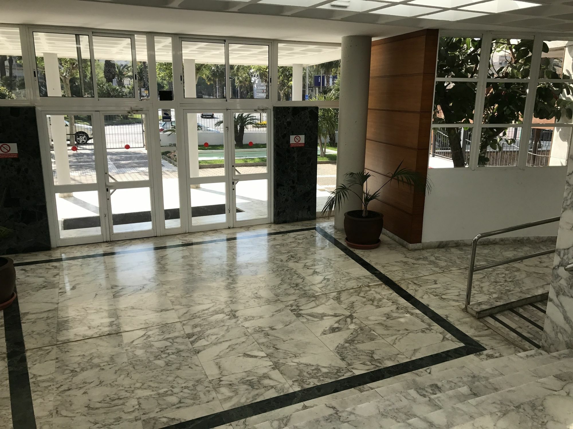 Costa Dorada Apartments 萨洛 外观 照片